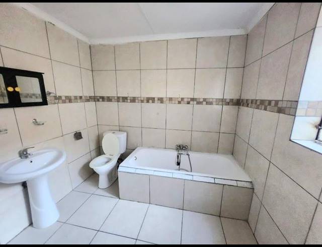 2 BEDROOM PROPERTY TO RENT IN PRETORIA GARDENS